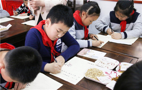 “朗朗上口学，代代相传习国粹”走进课堂(图)