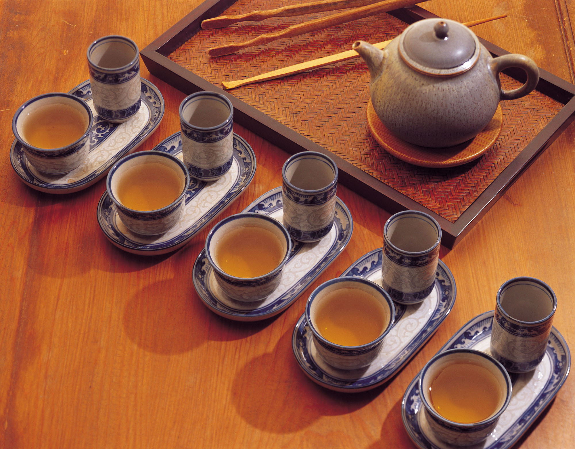 因地宫出土曾经御用后又用以供奉佛祖的系列金银玻璃茶具