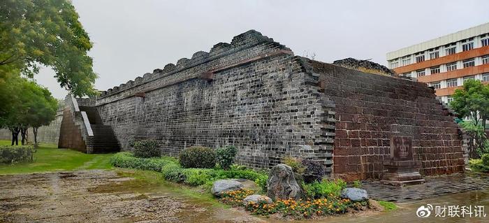 传承历史，维系民族精神——古城墙和古城河