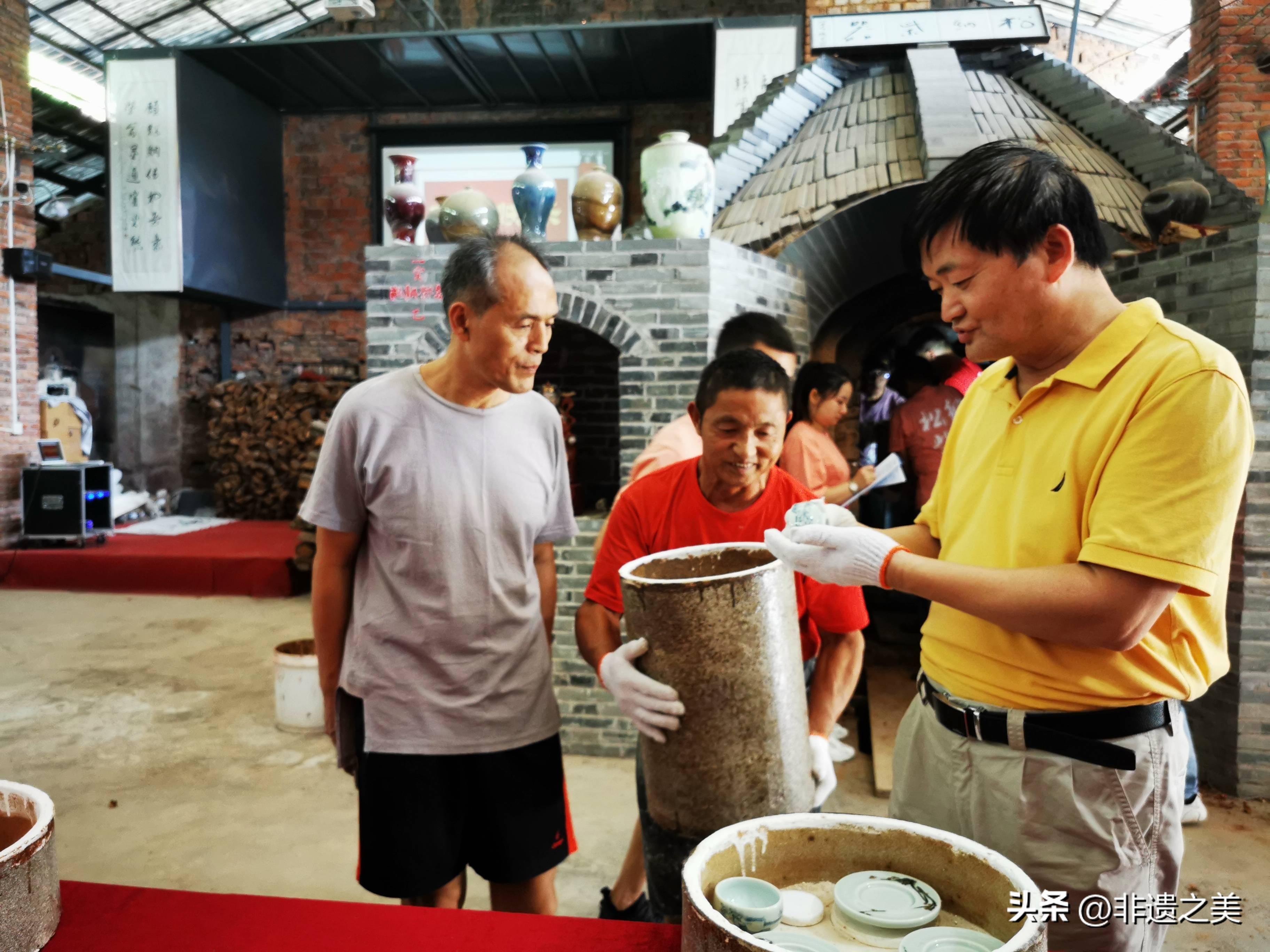 中国工艺美术大师李文跃参加“中、法陶瓷产业与艺术”交流会