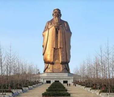 楚汉争霸后刘邦战胜项羽并称帝建立汉朝，定都长安