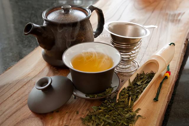 从饮茶文化发源来讲，最早于下午喝茶的民族