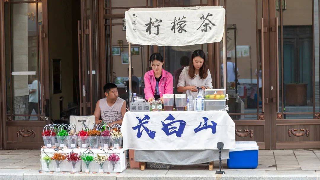 长白山夜间文旅消费街区满族风情民俗体验