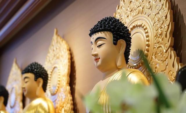 你印象中的佛教到底是什么？这两个答案都是错的