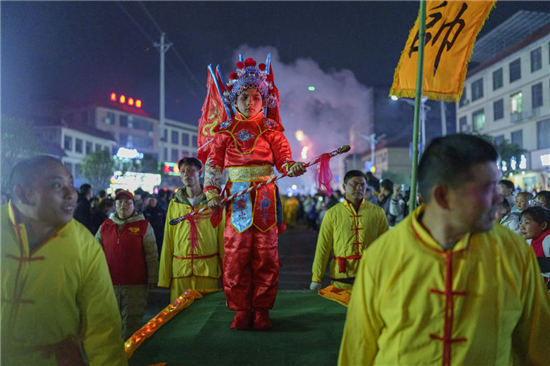 湖南各地举办非遗龙狮争霸赛传承千年