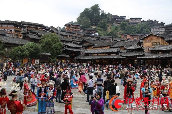 贵州西江景区迎来国庆黄金周第一个旅游高峰期